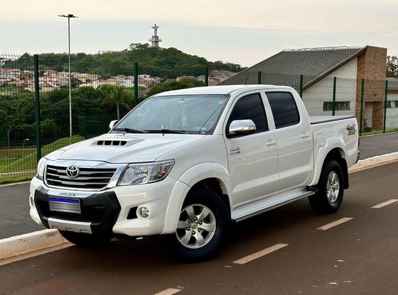 TOYOTA HILUX 3.0 SRV 4X4 CD 16V TURBO INTERCOOLER DIESEL 4P AUTOMÁTICO TOYOTA HILUX 3.0 SRV 4X4 CD 16V TURBO INTERCOOLER DIESEL 4P AUTOMÁTICO
